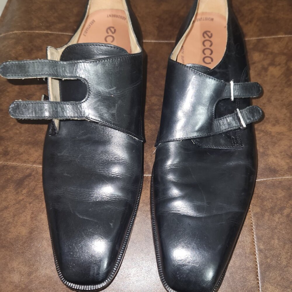 Shoes - Picture 2 of 5